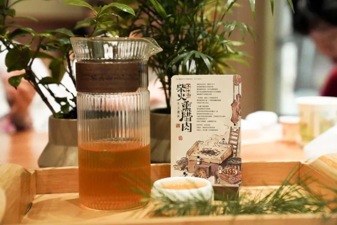 【CRFE济南连锁加盟展】：争夺“茶里茶气”的年轻人，四大头部茶饮品牌齐齐入局新中式茶馆