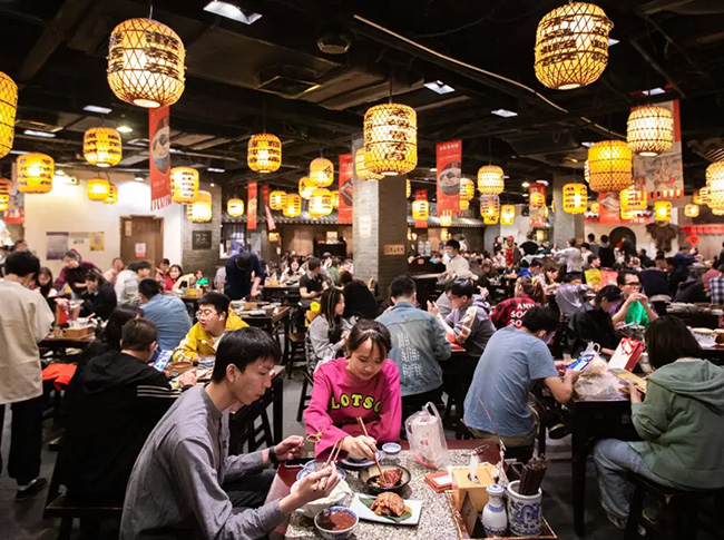 2025变革中求进：北京餐饮业加速转型，平价、数字与小店的逆袭之路